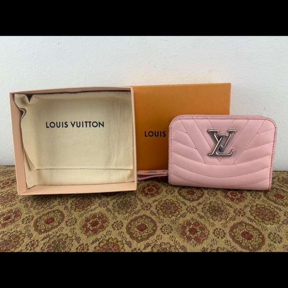 Louis Vuitton Handbags - Authentic Louis Vuitton New Waved Zipped